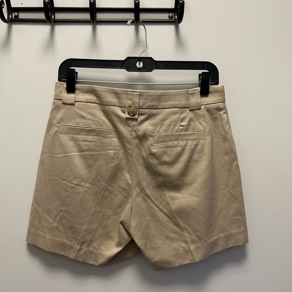 Banana Republic khaki shorts with button pockets size 2 - Picture 2 of 3